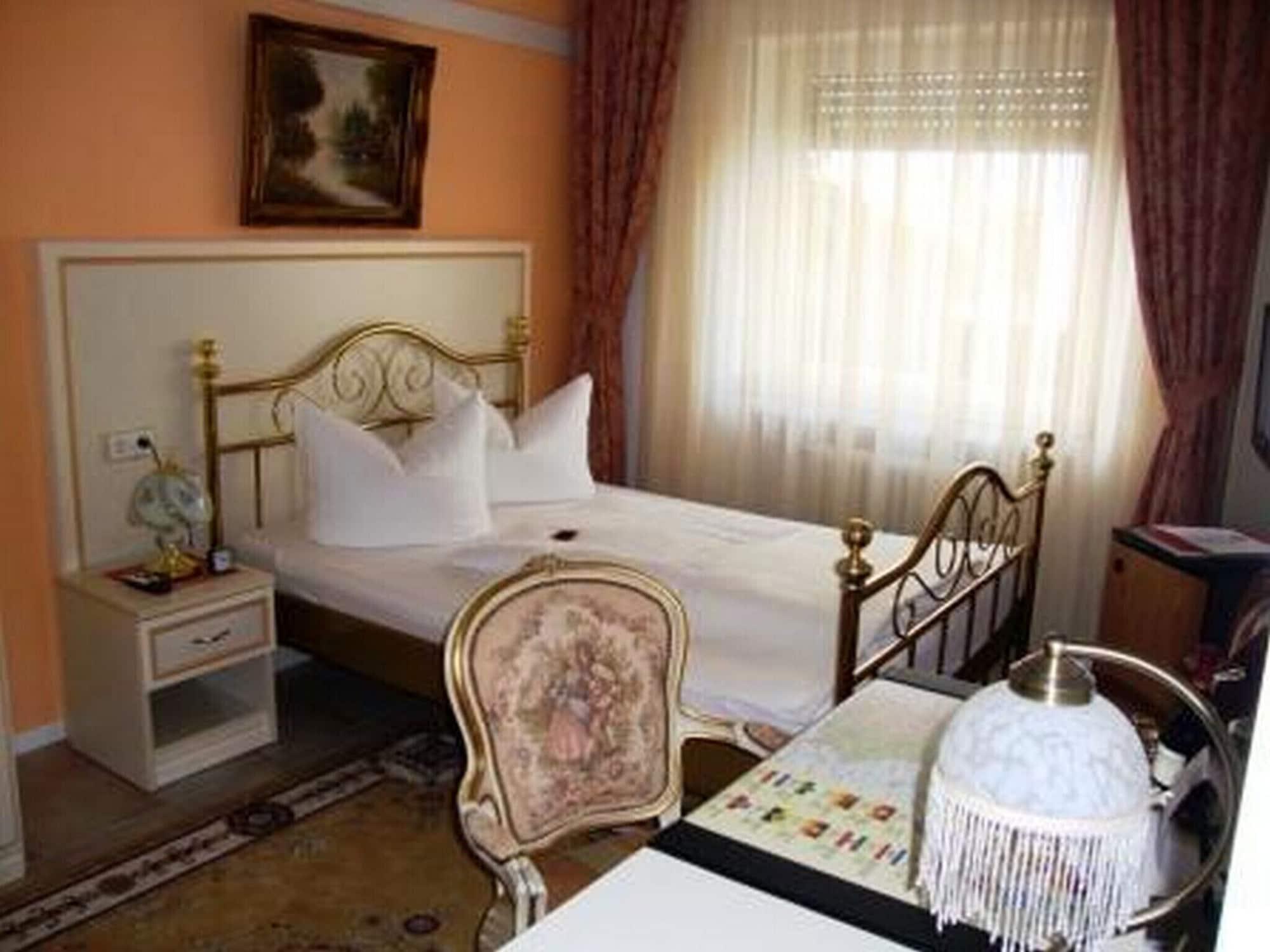 Haus Mooren, Hotel Garni Düsseldorf Extérieur photo