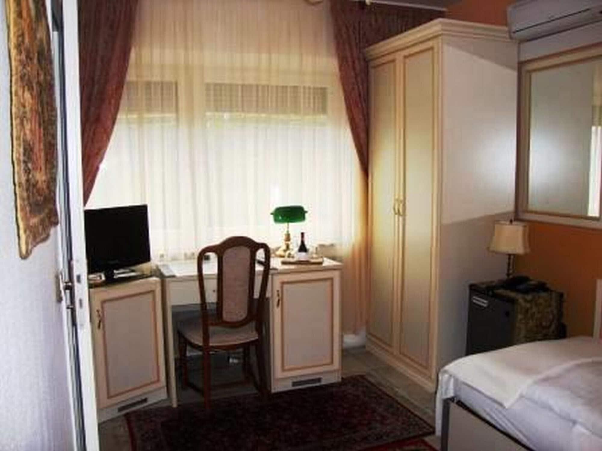 Haus Mooren, Hotel Garni Düsseldorf Extérieur photo