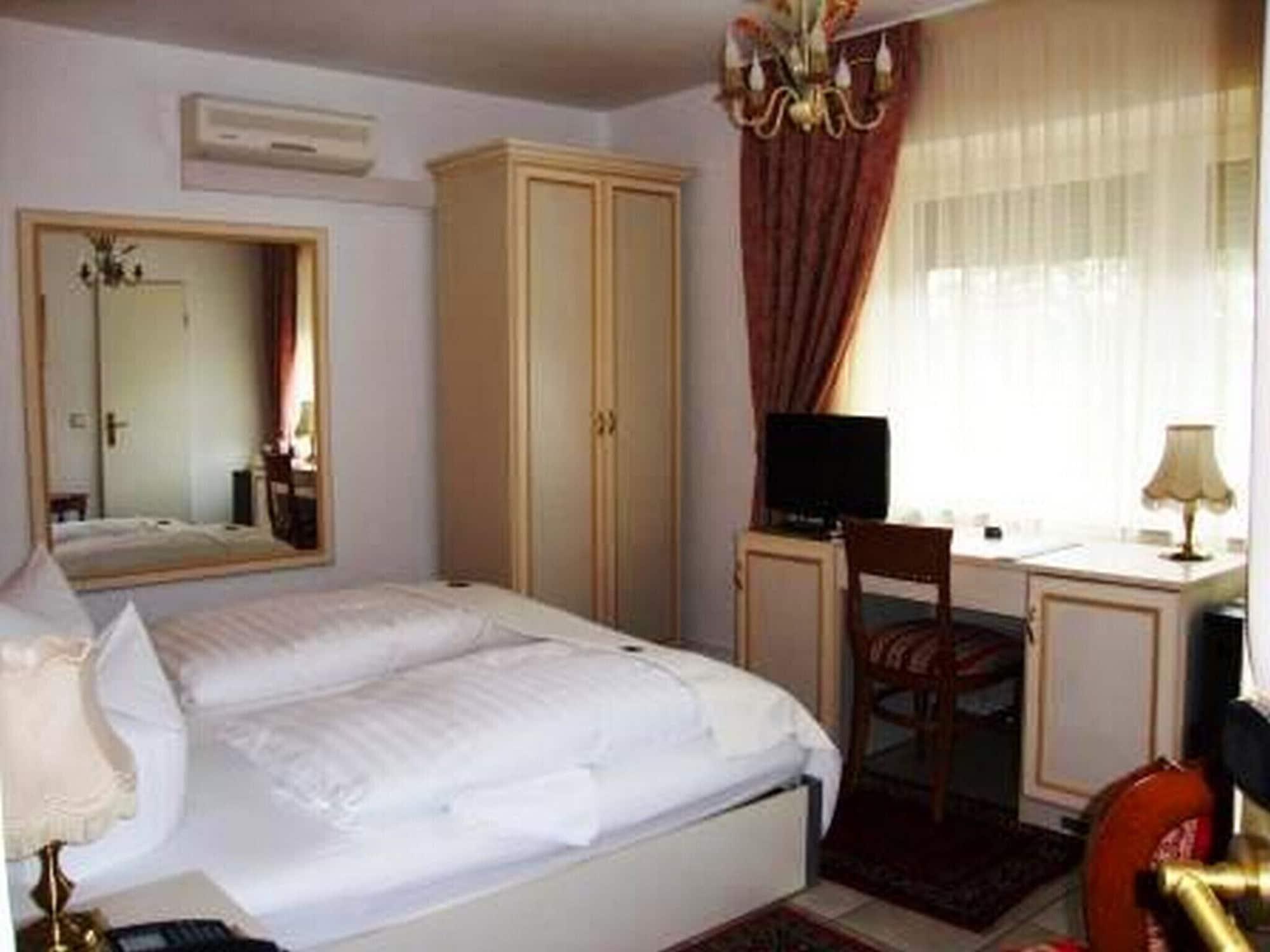 Haus Mooren, Hotel Garni Düsseldorf Extérieur photo