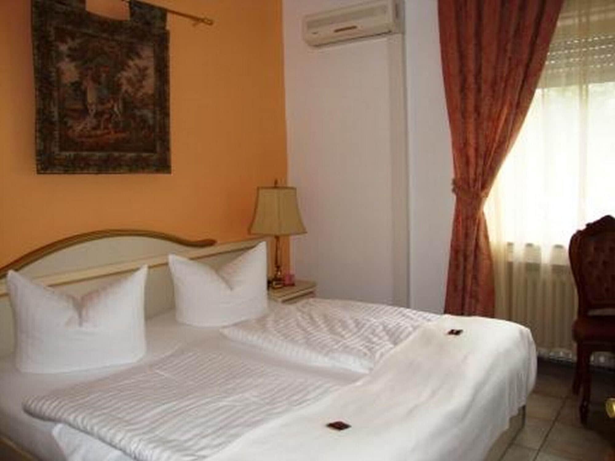 Haus Mooren, Hotel Garni Düsseldorf Extérieur photo