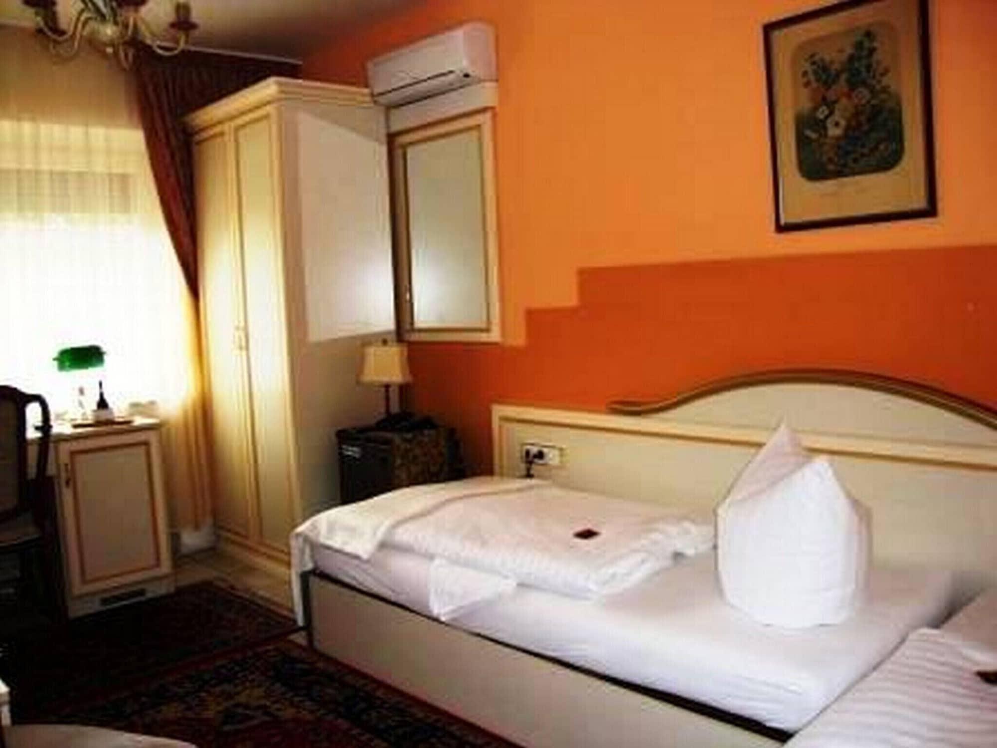 Haus Mooren, Hotel Garni Düsseldorf Extérieur photo
